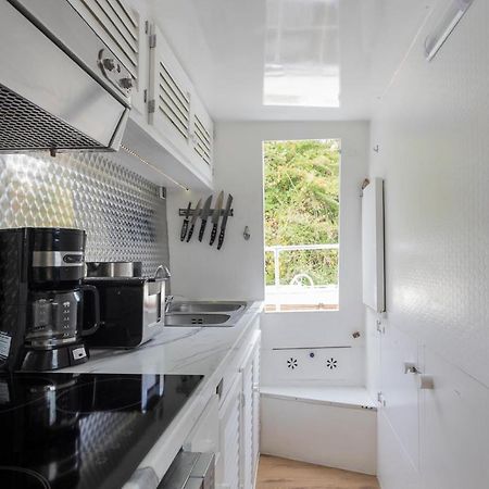 Hôtel Eucala Motor Yacht à East Molesey Extérieur photo
