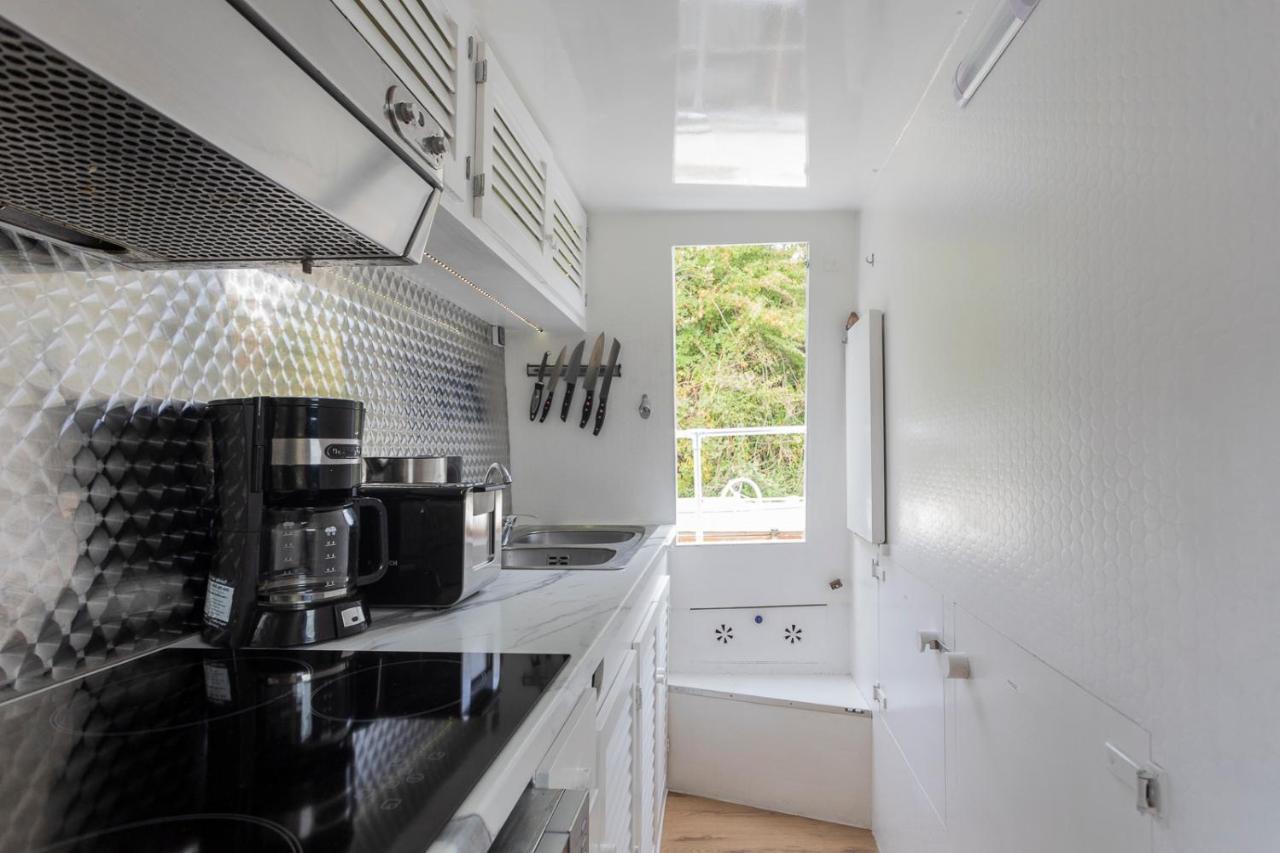 Hôtel Eucala Motor Yacht à East Molesey Extérieur photo