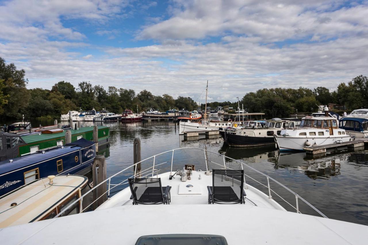 Hôtel Eucala Motor Yacht à East Molesey Extérieur photo