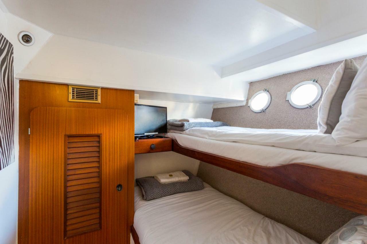 Hôtel Eucala Motor Yacht à East Molesey Extérieur photo